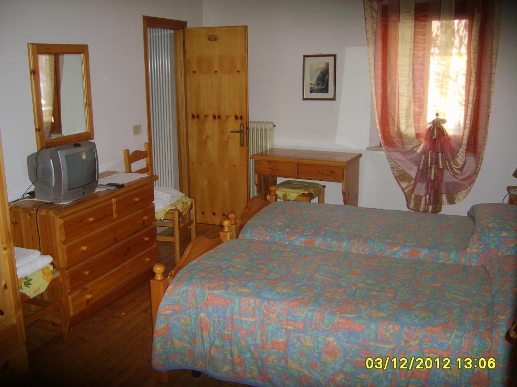 Antico Albergo Sant'Antonio Fonzaso الغرفة الصورة